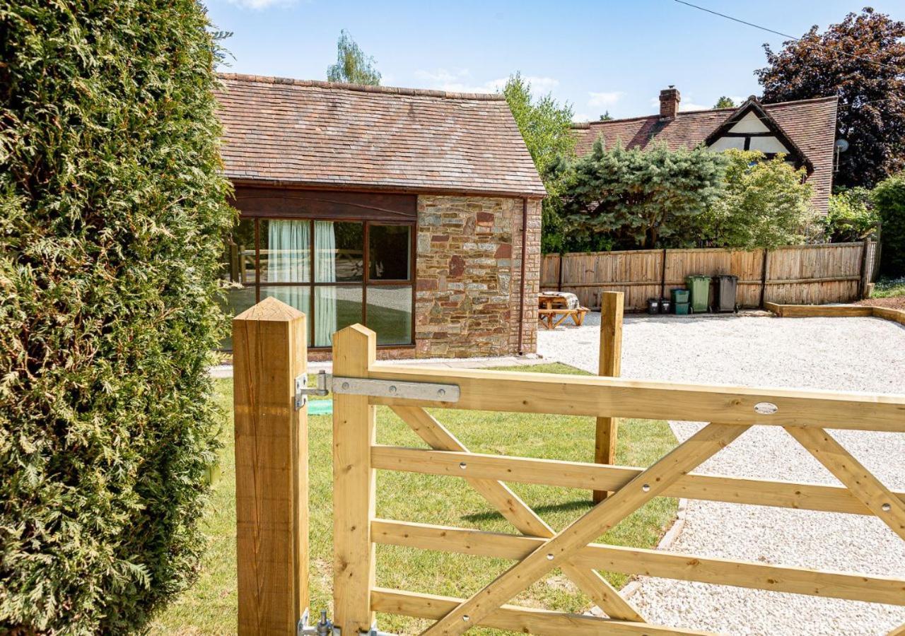 The Barn In Longhope - Luxury Barn Conversion Luaran gambar